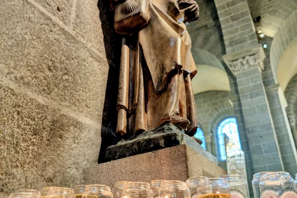 Saint-Jacques à la Cathédrale du Puy pour la bénédiction quotidienne des pèlerins